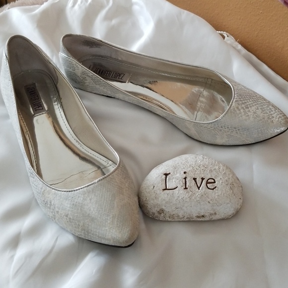Jennifer Lopez Shoes - 💜💜J Lo..pointed toe flats..💖